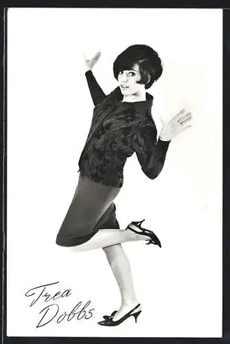 AK Musikerin Trea Dobbs auf einem Bein