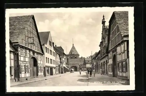 AK Holzminden, Mittlere Strasse mit Torhaus