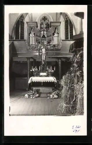 AK Breithardt, Altar der Kirche im Schmuck des Erntedankfests