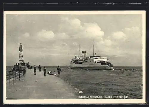 AK Warnemünde, Fährschiff Schwerin läuft aus