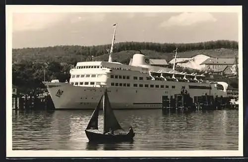 AK Fährschiff Trelleborg im Hafen