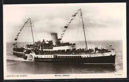 AK Passagierschiff Royal Eagle mit Wimpeln und unter Dampf