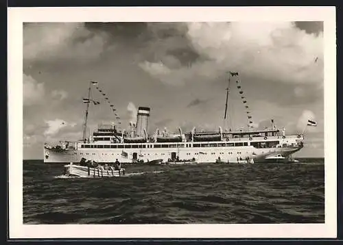 AK Turbinen-Schnelldampfer Cobra auf See in Fahrt mit Beiboot