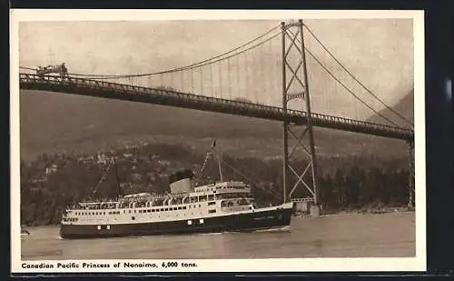 AK Passagierschiff Princess of Nanaimo in Küstennähe