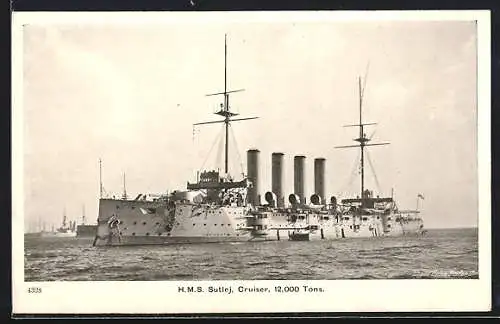 AK Cruiser HMS Sutlej im Wasser