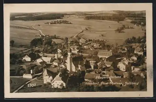 AK Berndorf bei Salzburg, Ortsansicht mit Kirche, Fliegeraufnahme