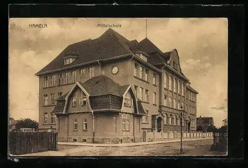 AK Hameln, Mittelschule mit Strassenpartie