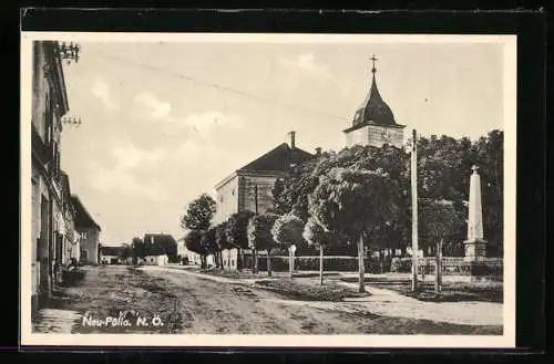 AK Pölla /N.Ö., Strassenpartie in Neu-Pölla mit Denkmal