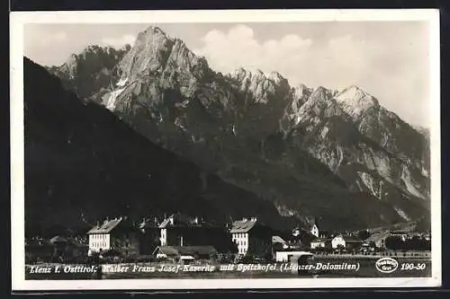AK Lienz i. Osttirol, Kaiser Franz Josef-Kaserne mit Spitzkofel
