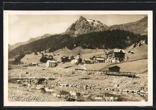 AK Gargellen, Ortsansicht mit dem Berg im Hintergrund