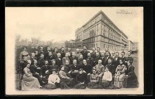 AK Wien, Amtshaus Bartensteingasse 7, Gruppenbild der Verwaltungsangestellten