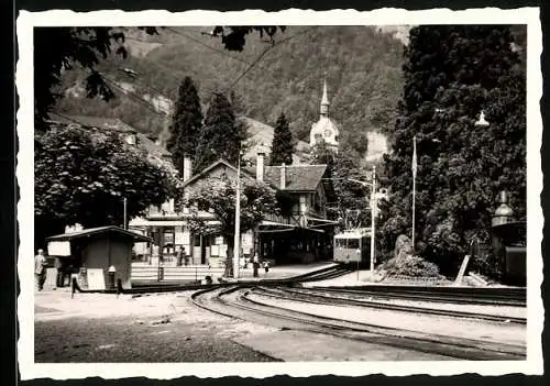 Fotografie unbekannter Fotograf, Ansicht Vitznau, Bahnhof der Bergbahn / Zahnradbahn Rigibahn