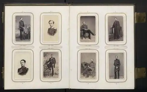 Fotoalbum mit 100 CDV-Fotografien Schwedt a. d. Oder, Militär-Reitschule 1863 /64, Offiziere, Kürassier, Kaserne, Uniform