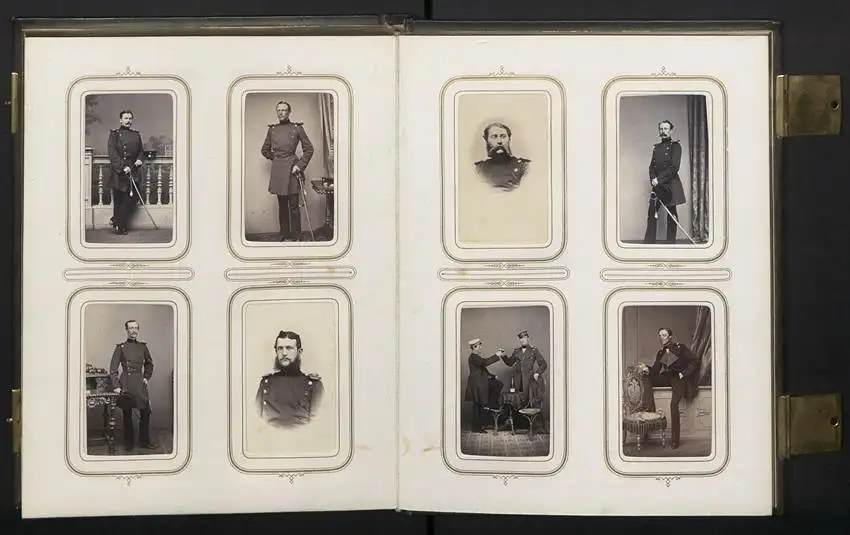 Fotoalbum mit 100 CDV-Fotografien Schwedt a. d. Oder, Militär-Reitschule 1863 /64, Offiziere, Kürassier, Kaserne, Uniform 11