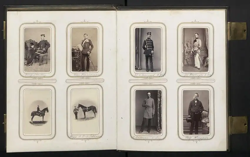 Fotoalbum mit 100 CDV-Fotografien Schwedt a. d. Oder, Militär-Reitschule 1863 /64, Offiziere, Kürassier, Kaserne, Uniform 12