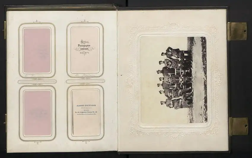 Fotoalbum mit 100 CDV-Fotografien Schwedt a. d. Oder, Militär-Reitschule 1863 /64, Offiziere, Kürassier, Kaserne, Uniform 15