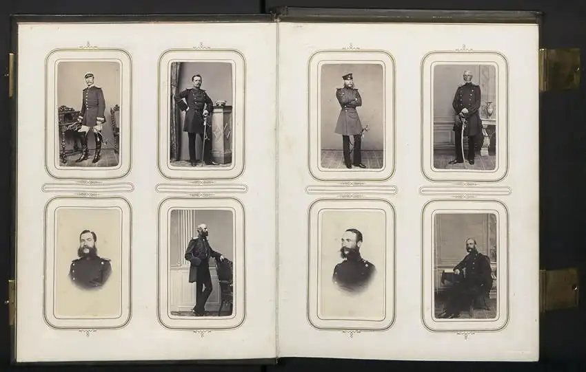Fotoalbum mit 100 CDV-Fotografien Schwedt a. d. Oder, Militär-Reitschule 1863 /64, Offiziere, Kürassier, Kaserne, Uniform 3