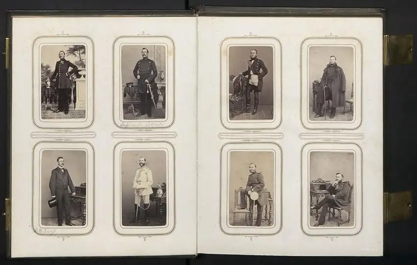 Fotoalbum mit 100 CDV-Fotografien Schwedt a. d. Oder, Militär-Reitschule 1863 /64, Offiziere, Kürassier, Kaserne, Uniform 4