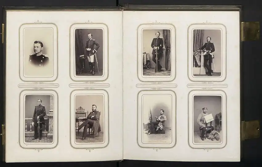 Fotoalbum mit 100 CDV-Fotografien Schwedt a. d. Oder, Militär-Reitschule 1863 /64, Offiziere, Kürassier, Kaserne, Uniform 5