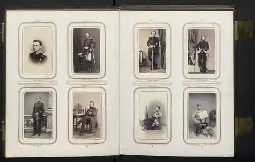 Fotoalbum mit 100 CDV-Fotografien Schwedt a. d. Oder, Militär-Reitschule 1863 /64, Offiziere, Kürassier, Kaserne, Uniform