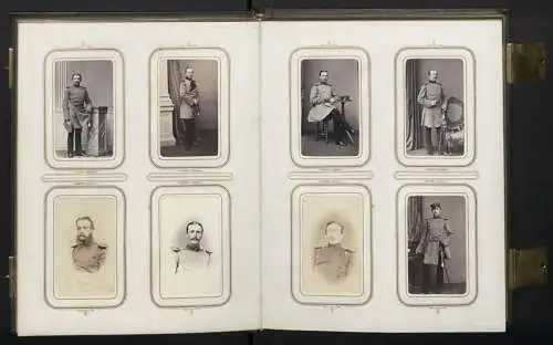 Fotoalbum mit 100 CDV-Fotografien Schwedt a. d. Oder, Militär-Reitschule 1863 /64, Offiziere, Kürassier, Kaserne, Uniform