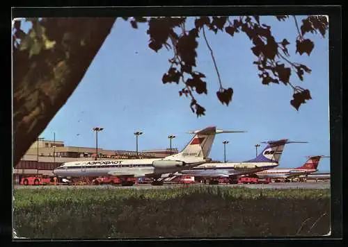 AK Berlin-Schönefeld, Flughafen, Flugzeug der Soviet Airline