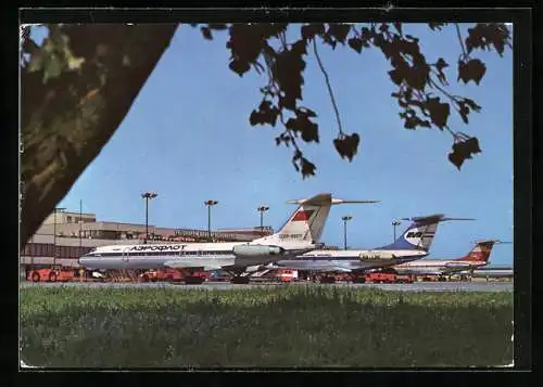 AK Berlin-Schönefeld, Flughafen, Flugzeug der Soviet Airline