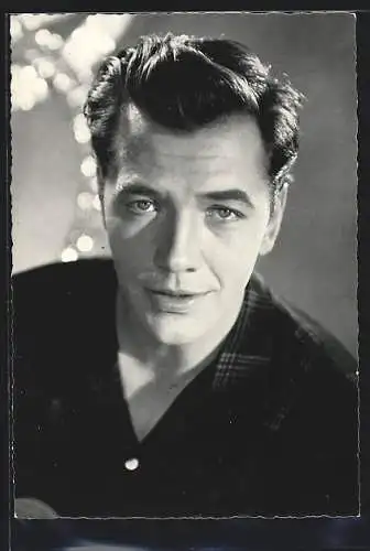 AK Schauspieler Gerhard Riedmann im karierten Hemd