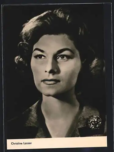 AK Schauspielerin Christine Laszar mit Brosche