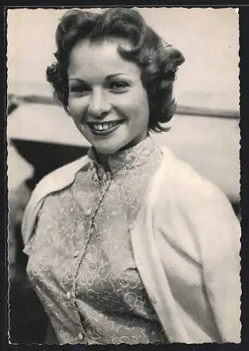 AK Schauspielerin Francoise Arnoul mit freundlichem Lachen