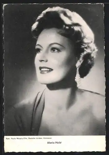 AK Schauspielerin Maria Holst mit einem Ohrring