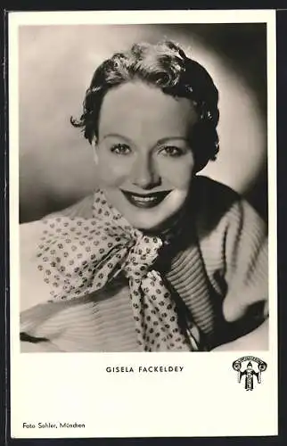AK Schauspielerin Gisela Fackeldey mit Halstuch