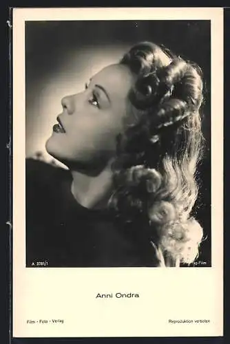 AK Schauspielerin Anny Ondra, blickt nach oben