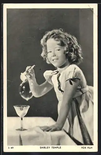 AK Schauspieler Shirley Temple macht Seifenblasen