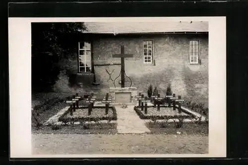 Foto-AK Breithardt, Soldatendenkmal mit Bepflanzung