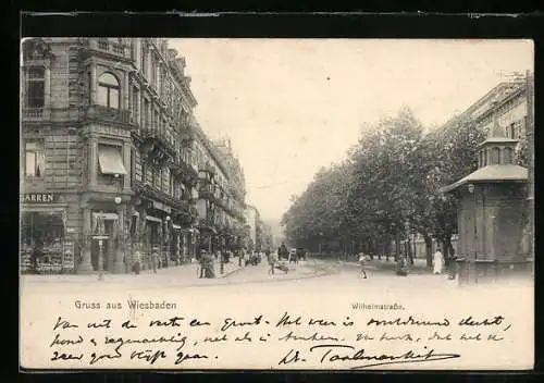 AK Wiesbaden, Wilhelmstrasse mit Passanten