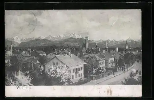 AK Weilheim / Oberbayern, Ortsansicht mit Kirche und Bergpanorama