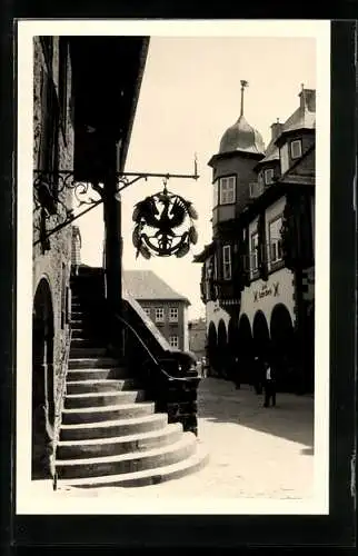 Foto-AK Goslar, Hotel Kaiserworth mit Strassenpartie