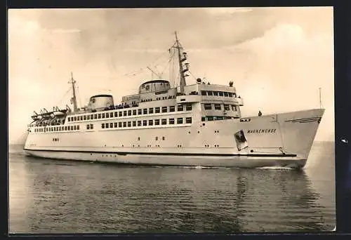 AK Fährschiff Warnemünde macht langsame Fahrt