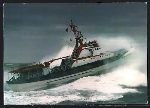 AK Seenotkreuzer John T. Essberger in Fahrt