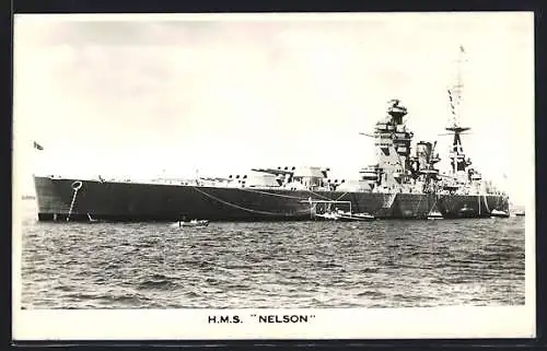 AK Kriegsschiff H. M. S. Nelson vor der Küste