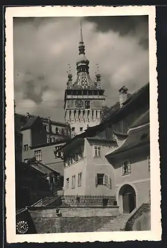 AK Sighisoara, Ortspartie mit Blick zum Turm