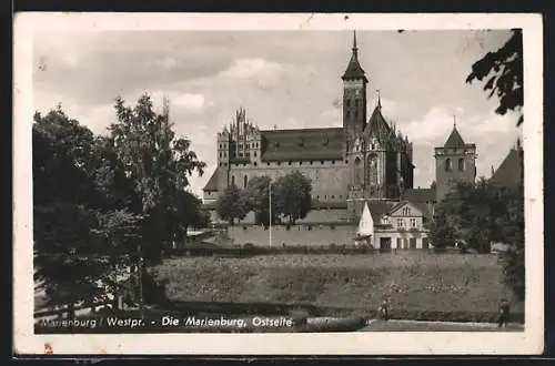 AK Marienburg, die Ordensburg von der Ostseite
