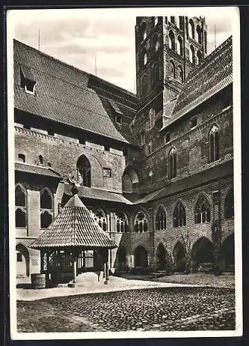 AK Marienburg / Malbork, Kreuzgang im Hochschloss, Innenansicht