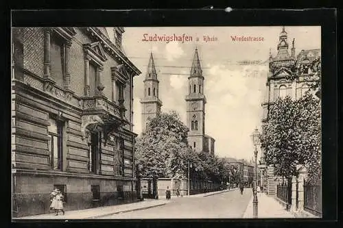 AK Ludwigshafen a. Rh., Wredestrasse mit Kirche