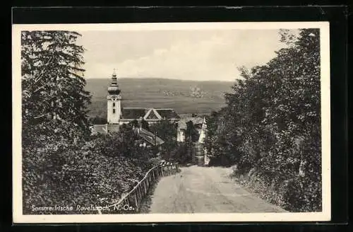 AK Ravelsbach /N.-Oe., Strassenpartie mit Kirche
