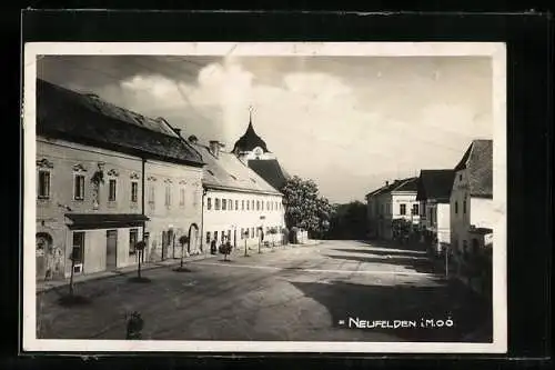 AK Neufelden i. M., Strassenpartie mit Wohnhäusern