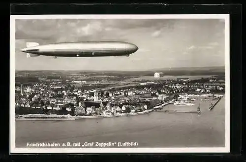 AK Friedrichshafen a/B, Luftbild mit Zeppelin