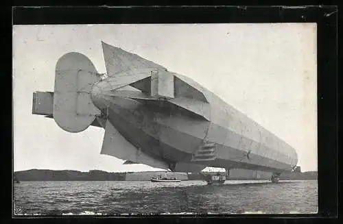 AK Zeppelin's Luftschiff, neues Modell vor dem Aufstieg