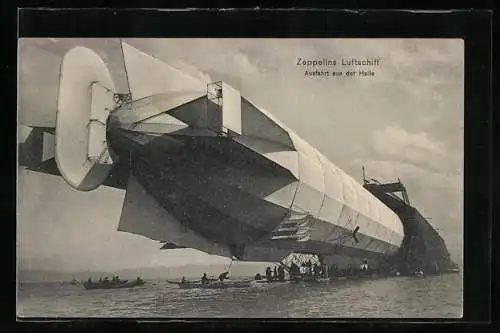 AK Zeppelins Luftschiff bei der Ausfahrt aus der Halle
